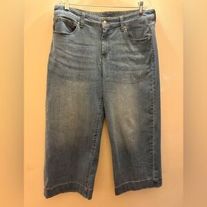 Chico’s Perfect Stretch Girlfriend Wide Crop Pants Jeans Denim Like New Size 2.0